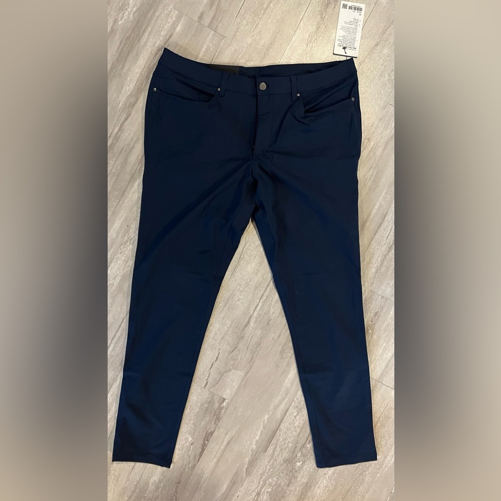 Brand new with tags Lululemon ABC Skinny Warpstreme 38x32 in Navy Blue.